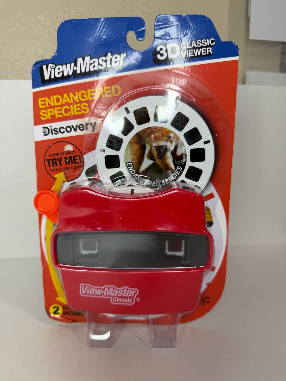 Basic fun View-Master Classic Red 3D Viewer - Discovery Endangered Species 2022